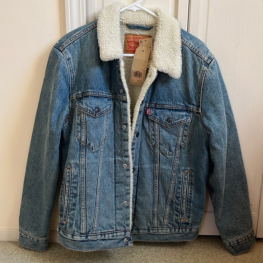 New Men’s Levi Sherpa Trucker Denim Jacket, size Medium